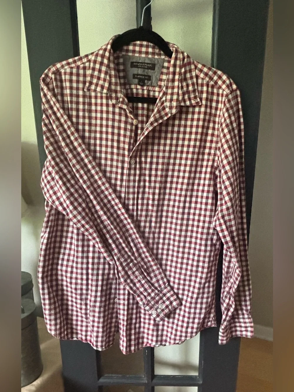 Banana Republic Red, black  and beige Gingham Button-Down flannel shirt. Size L.